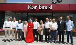 Protokol üyeleri, Talas Belediyesinin Kartanesi Gelinlik Evi'ni gezdi