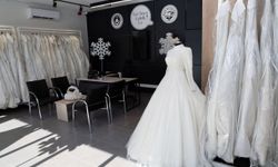 Talas Belediyesinin hayata geçirdiği "Kar Tanesi Gelinlik Evi" ilgi görüyor