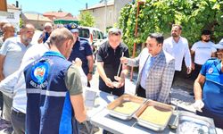 Yalıhüyük Belediyesi aşure dağıttı