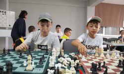 Zihinlerini satrançla güçlendiriyorlar