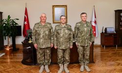 2 ve 3'üncü Ordu Komutanlıklarında devir teslim törenleri yapıldı