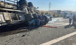 Ankara'da devrilen iş mikserinin otomobile çarpması sonucu 6 kişi yaralandı