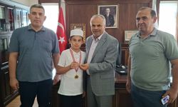 Ankara'da Kur'an-ı Kerim yarışmasının birincisi ödülünü Gazzeli çocuklara bağışladı