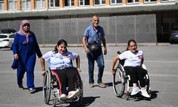Bedensel engelli arkadaşlar Kadriye ve Vesile, badmintonda yeni başarılara birlikte hazırlanıyor