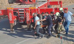 Beypazarı'nda devrilen kamyonun sürücüsü yaralandı