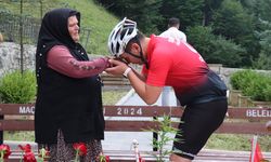 Çankırı'dan Trabzon'a pedal çeviren bisikletseverler şehit Eren Bülbül'ü mezarı başında andı