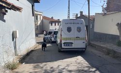 Eskişehir'de yalnız yaşayan kişi evinin önünde ölü bulundu