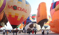 Kapadokya Balon Festivali'nin son gününde gökyüzünde görsel şölen sunuldu