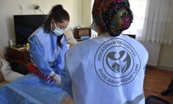Kayseri'de yatağa bağımlı hastalara kişisel bakım hizmeti sunuluyor