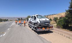 Kırıkkale'de devrilen hafif ticari araçtaki 5 kişi yaralandı