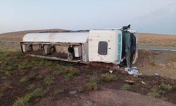 Konya'da devrilen akaryakıt yüklü tankerin sürücüsü yaralandı