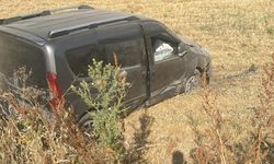 Konya'da şarampole devrilen hafif ticari araçtaki 2 kişi yaralandı