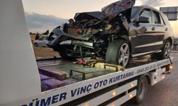 Konya'da tıra arkadan çarpan otomobildeki 5 kişi yaralandı