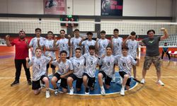 Sivas Şehit Adnan Saka Ortaokulunun voleybol takımı Türkiye finallerine gitmeye hak kazandı