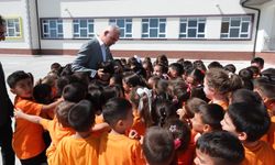 Karaman Valisi Çiçekli, TOKİ İlkokulunu ziyaret etti