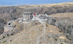 Kaymakam Coşkun Tabanlıoğlu Kalesi'nde incelemelerde bulundu