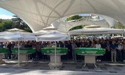 Kayseri'deki trafik kazasında ölen anne ve oğlu toprağa verildi
