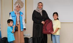 Kırşehir'de müftülük ve TDV, 50 öğrenciye kırtasiye malzemesi dağıttı