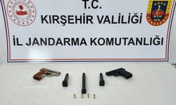 Kırşehir'de ruhsatsız tabanca taşıyan 2 şüpheliye idari para cezası
