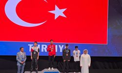Milli sporcu Mert Güney, 'Gençler Dünya Muaythai Şampiyonası'nda birinci oldu