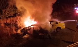 Nevşehir'de çarpışan iki otomobil yandı, sürücüleri yaralandı