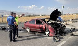 Niğde'de refüje çarpan otomobilin sürücüsü yaralandı