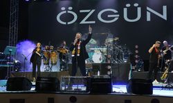 Şarkıcı Özgün Uğurlu, Eskişehir'de konser verdi