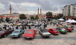 Sivas'ta klasik otomobiller sergilendi