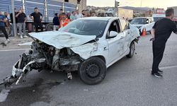 Sivas'ta otomobille çarpışan minibüsteki 15 tarım işçisi yaralandı