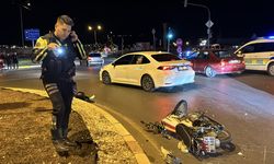 Sivas'ta otomobille çarpışan motosikletin sürücüsü ağır yaralandı