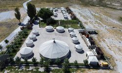 Tuz Gölü'nde 40 kıl çadırdan oluşan tesisteki 'tuz odaları' alternatif tatil imkanı sunuyor