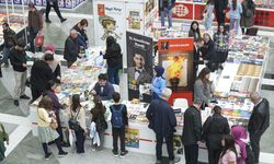 22. Ankara Kitap Fuarı'nda ziyaretçi yoğunluğu yaşandı