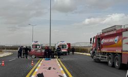 Aksaray'da otomobilin direğe çarptığı kazada 2 kişi yaralandı