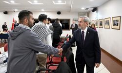 AÜ Rektörü Ünüvar, üniversitedeki Filistinli öğrencilerle bir araya geldi: