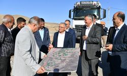 Başkan Büyükkılıç, yol yapım çalışmalarını inceledi