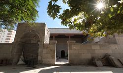Büyükşehir Belediye Başkanı Büyükkılıç, restorasyonu devam eden Tasmakıran Cami'yi inceledi