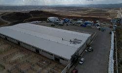 Çubuk'ta belediyenin 'Çatı Üstü GES Projesi'nde montaja başlandı