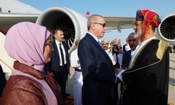 Cumhurbaşkanı Erdoğan, Umman'da resmi törenle karşılandı