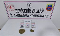 Eskişehir'de jandarmanın kontrolünde durdurulan araçtaki şüphelilerin üzerinde uyuşturucu bulundu
