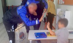 Eskişehir'de polis ekipleri özel gereksinimli çocuklara oyuncak hediye etti