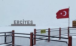 İç Anadolu'nun zirvesi Erciyes'te kar etkili oluyor