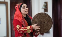 Kadın meddah, okul okul gezerek geleneği yaşatıyor