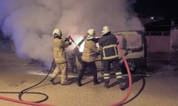 Kırıkkale'de seyir halindeki hafif ticari araçta çıkan yangın hasara yol açtı