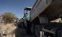 Melikgazi Belediyesi Mimarsinan Mahallesi'nde yol çalışması yapıyor