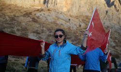 Niğde'de Cumhuriyet'in kuruluşunun 102. yılı dolayısıyla Aladağlar'a tırmanacak dağcılar kamp kurdu