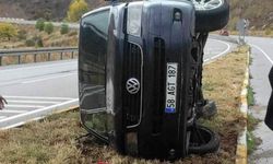 Sivas'ta devrilen minibüsteki 2 kişi yaralandı