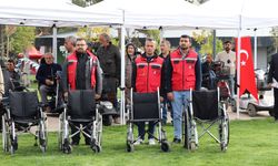 Sivas'ta engeli bireylere akülü araç, beyaz baston ve tekerlekli sandalye dağıtıldı