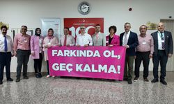 Sivas'ta hastane yöneticileri meme kanserine dikkati çekmek için pembe giydi