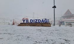 Sivas'ta Yıldız Dağı Kayak Merkezi'ne kar yağdı