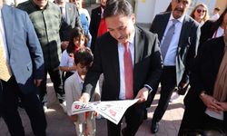 Vali Çiçek, anaokulu öğrencilerinin Cumhuriyet coşkusuna ortak oldu